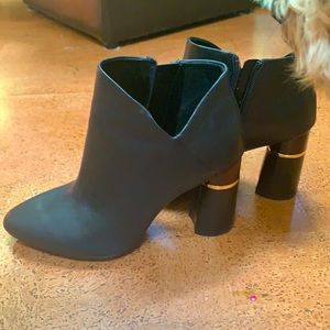 Antonio Melani tortoise, gold $ black booties!